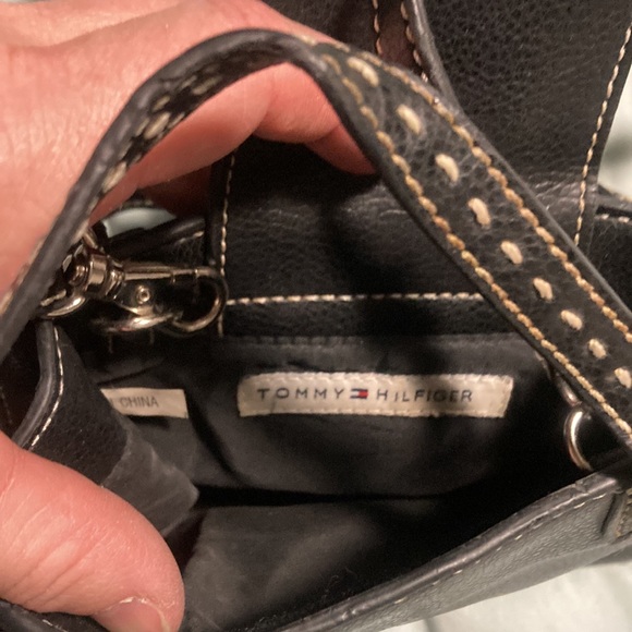 Tommy Hilfiger small crossover purse - Picture 5 of 5